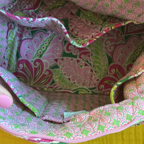 A monogrammed Vera Bradley bag - Picture 3 of 5